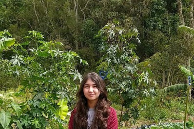 Poesia de aluna da rede municipal é publicada em livro