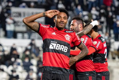 Vitinho se despede do Flamengo e da torcida: 'Agradeço por tudo que vivemos'