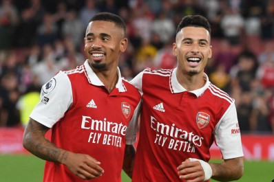 Dupla da seleção brasileira brilha em vitória do Arsenal sobre o Aston Villa