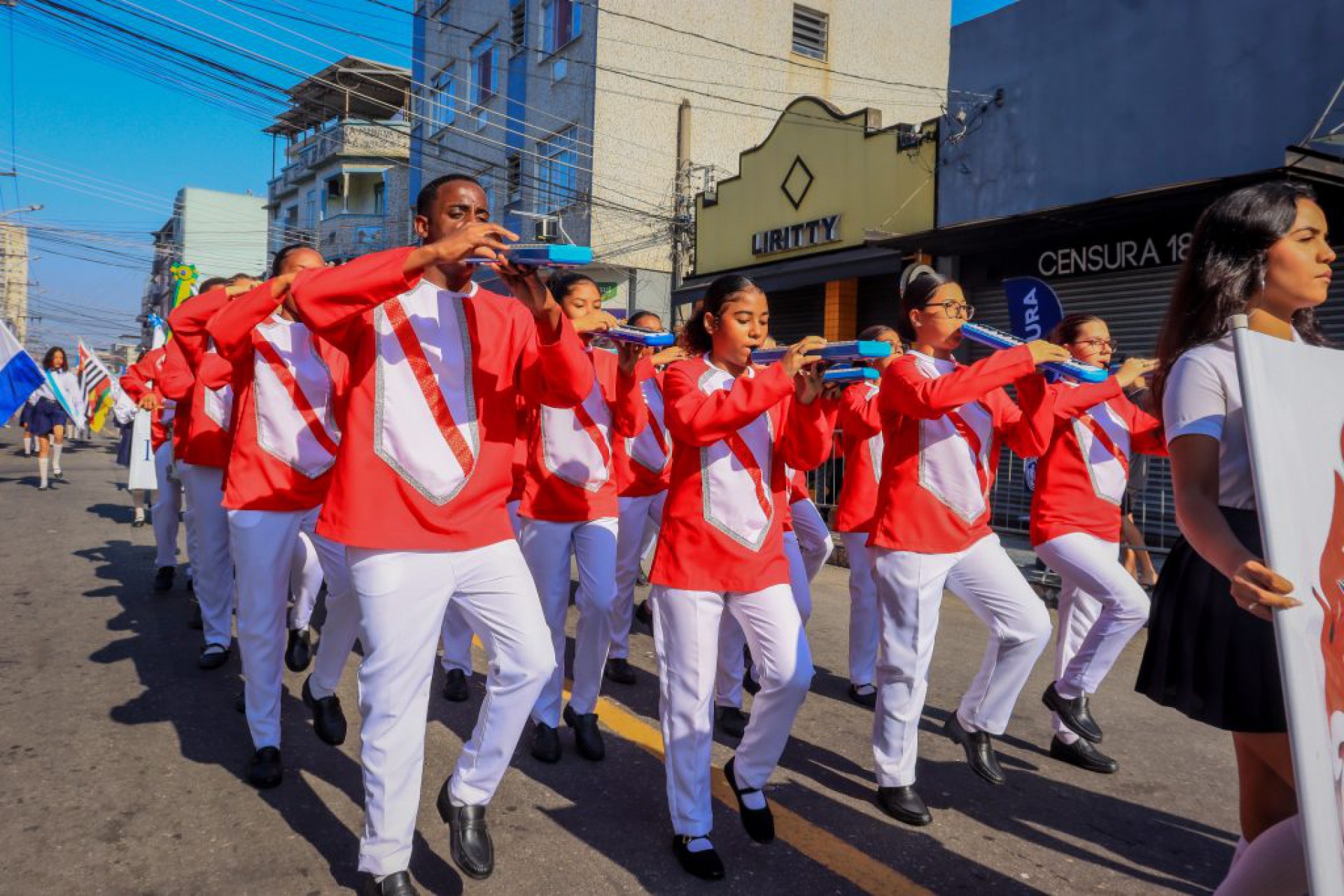 Sob o comando do secret&aacute;rio de Seguran&ccedil;a P&uacute;blica de Nil&oacute;polis, Esmar Fran&ccedil;a, diretores e coordenadores, 40 agentes da guarda municipal abriram o desfile - Divulga&ccedil;&atilde;o