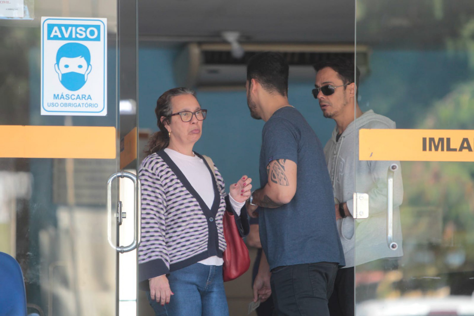 Familiares de Belmiro Dias da Silva, 73 anos,  no IML do Centro do Rio para liberação do corpo - Reginaldo Pimenta/Agência O Dia