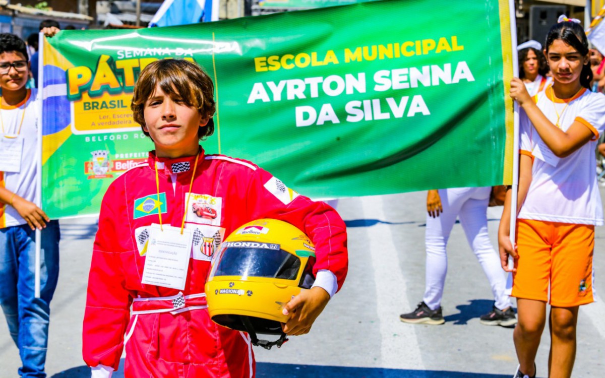 O aluno Antonny Peck homenageou o eterno &iacute;dolo do automobilismo Ayrton Senna