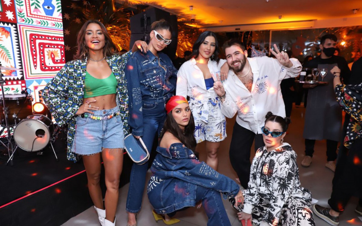 Famosos participam de evento promovido por marca de roupas no Rio
