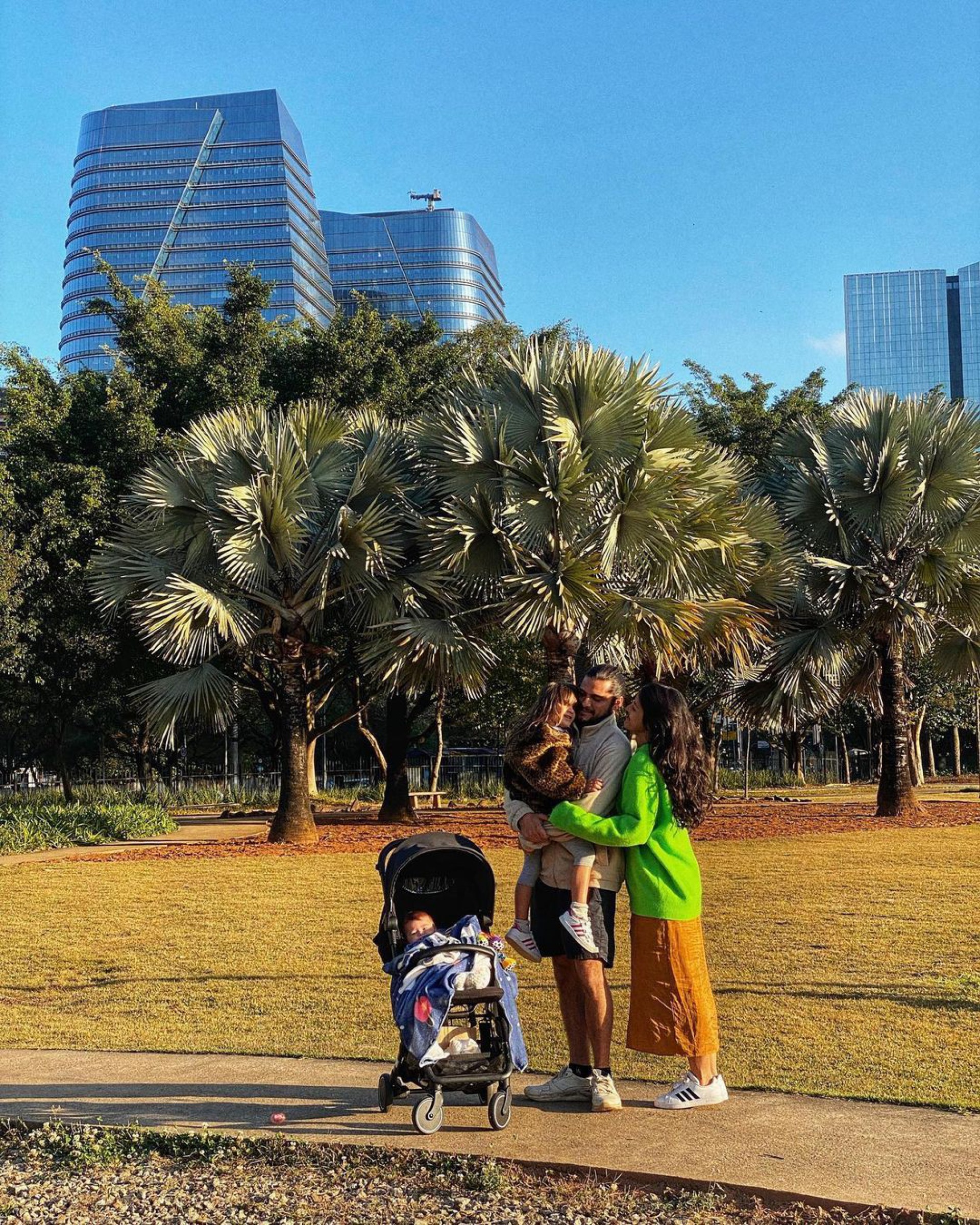 Bruno Gissoni com Yanna Lavigne, Madalena e Amelie - Reprodução Internet