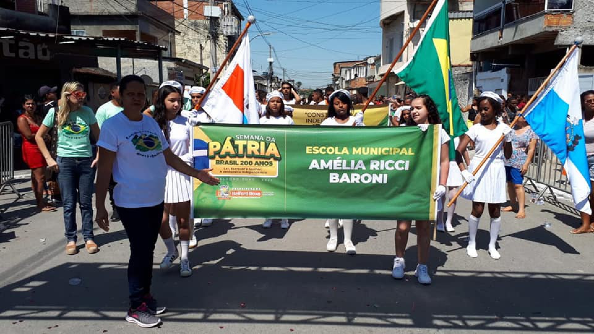 A Escola Municipal Am&eacute;lia Ricci Baroni tamb&eacute;m marcou presen&ccedil;a no Desfile C&iacute;vico em Heli&oacute;polis - Divulga&ccedil;&atilde;o