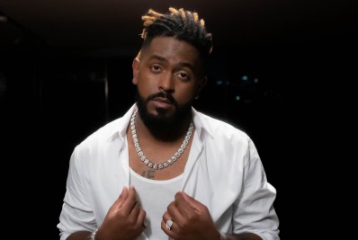 Compositor de sucesso, Rapha Lucas lança EP autoral