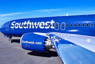 Piloto ameaça cancelar voo após homem enviar foto nu para os passageiros