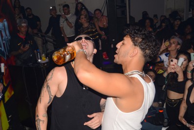 Whindersson Nunes se diverte em festa de influenciador digital