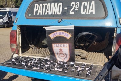 PM apreende carga de cocaína após troca de tiros com criminosos em São Pedro da Aldeia