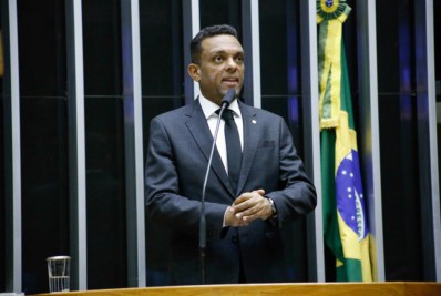 Otoni de Paula em busca de uma vice