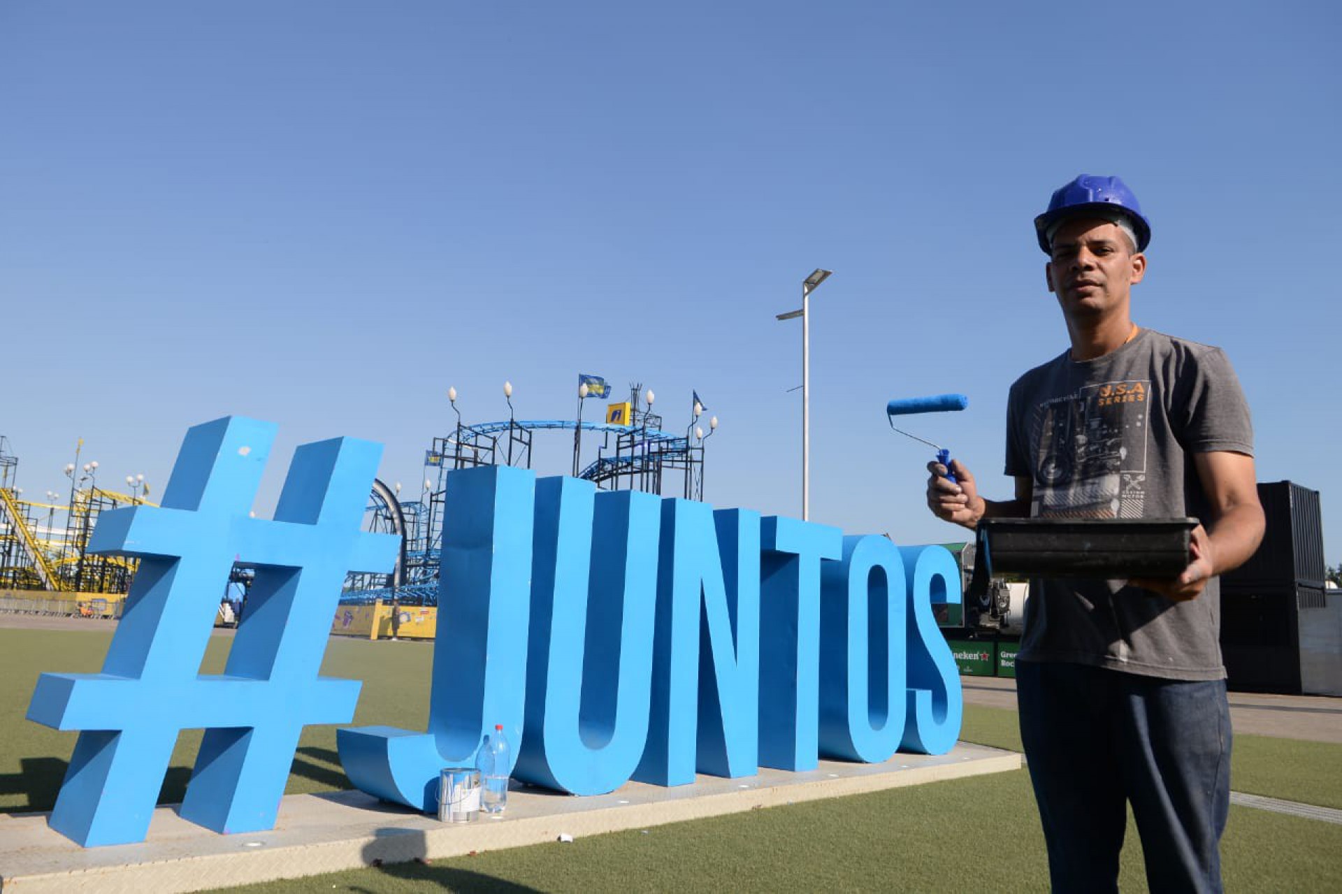 Funcionários preparam a Cidade do Rock para o festival que começa nesta sexta-feira - Sandro Vox / Agência O Dia