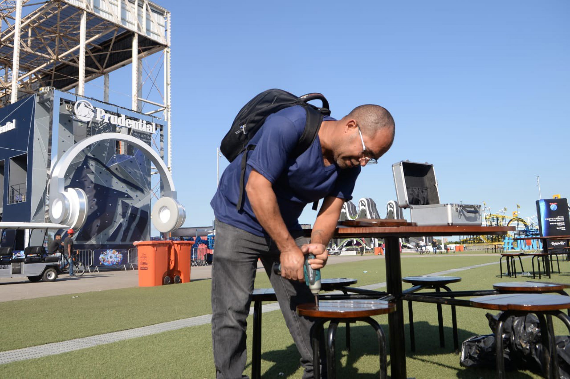 Funcionários preparam a Cidade do Rock para o festival que começa nesta sexta-feira - Sandro Vox / Agência O Dia