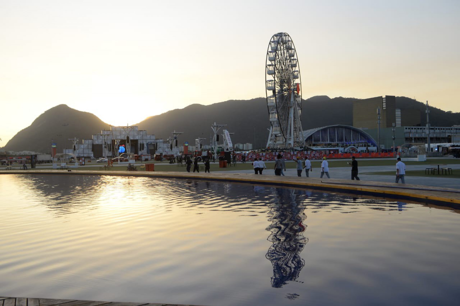 Entardecer na Cidade do Rock, que se prepara para receber o Rock in Rio - Sandro Vox / Agência O Dia