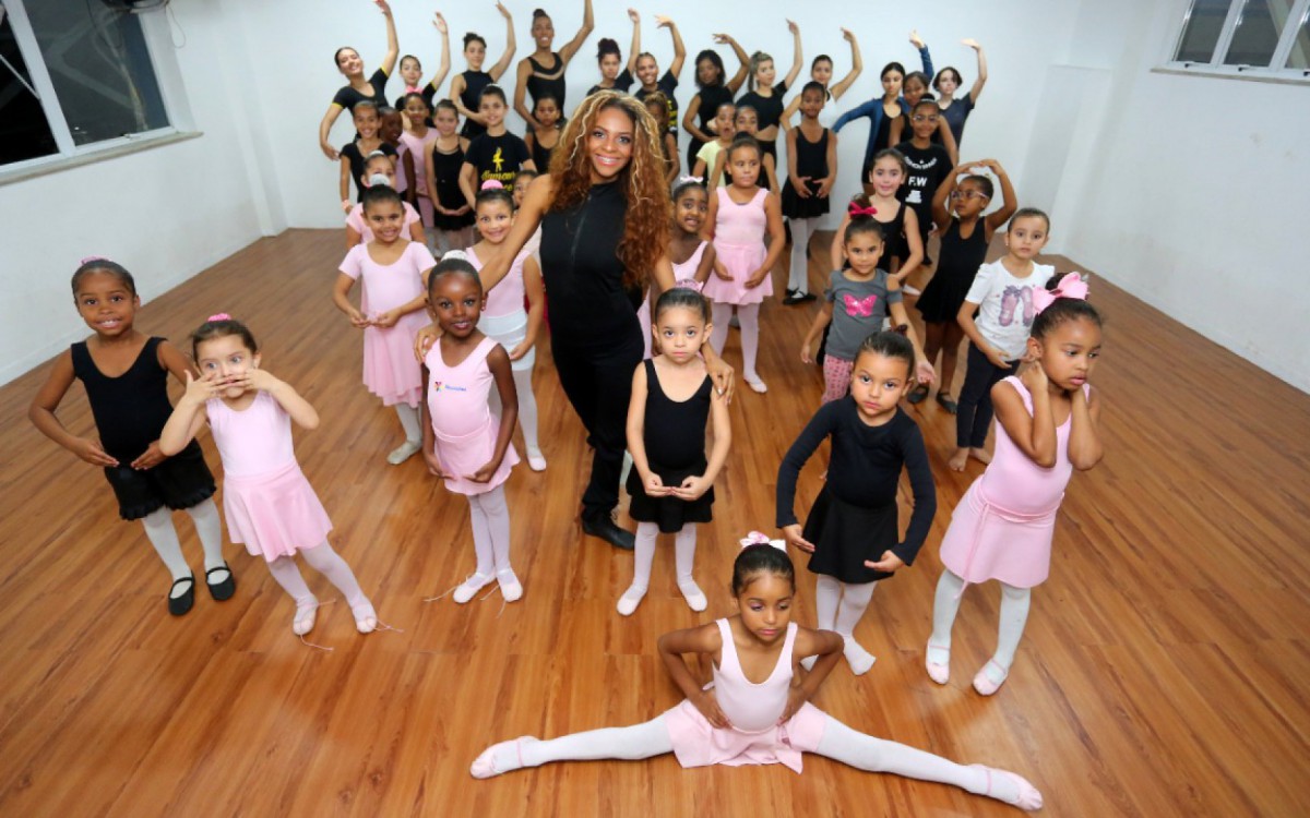 Turma de bal&eacute; do CRJ Manguinhos