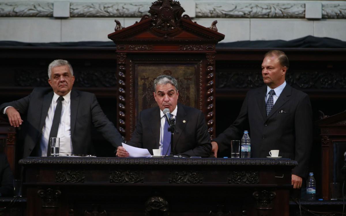 O deputado estadual André Ceciliano (PT) fala após votação da nova Mesa Diretora que irá conduzir os trabalhos na Assembleia Legislativa do Rio de Janeiro (Alerj) durante o biênio (2019-2020) - Tomaz Silva/Agência Brasil