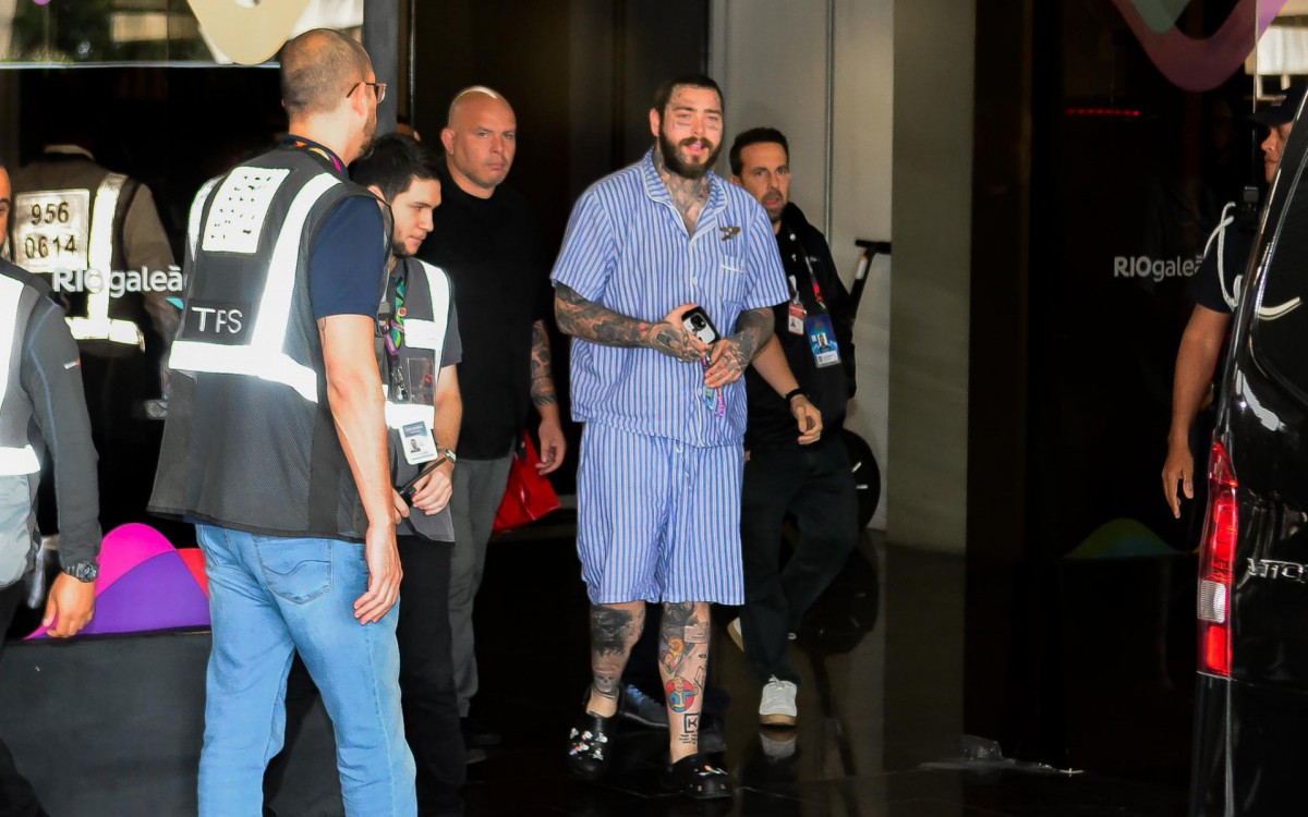 Rapper Post Malone faz o maior sucesso com os f&atilde;s ao desembarcar no Brasil para se apresentar no Rock in Rio 2022