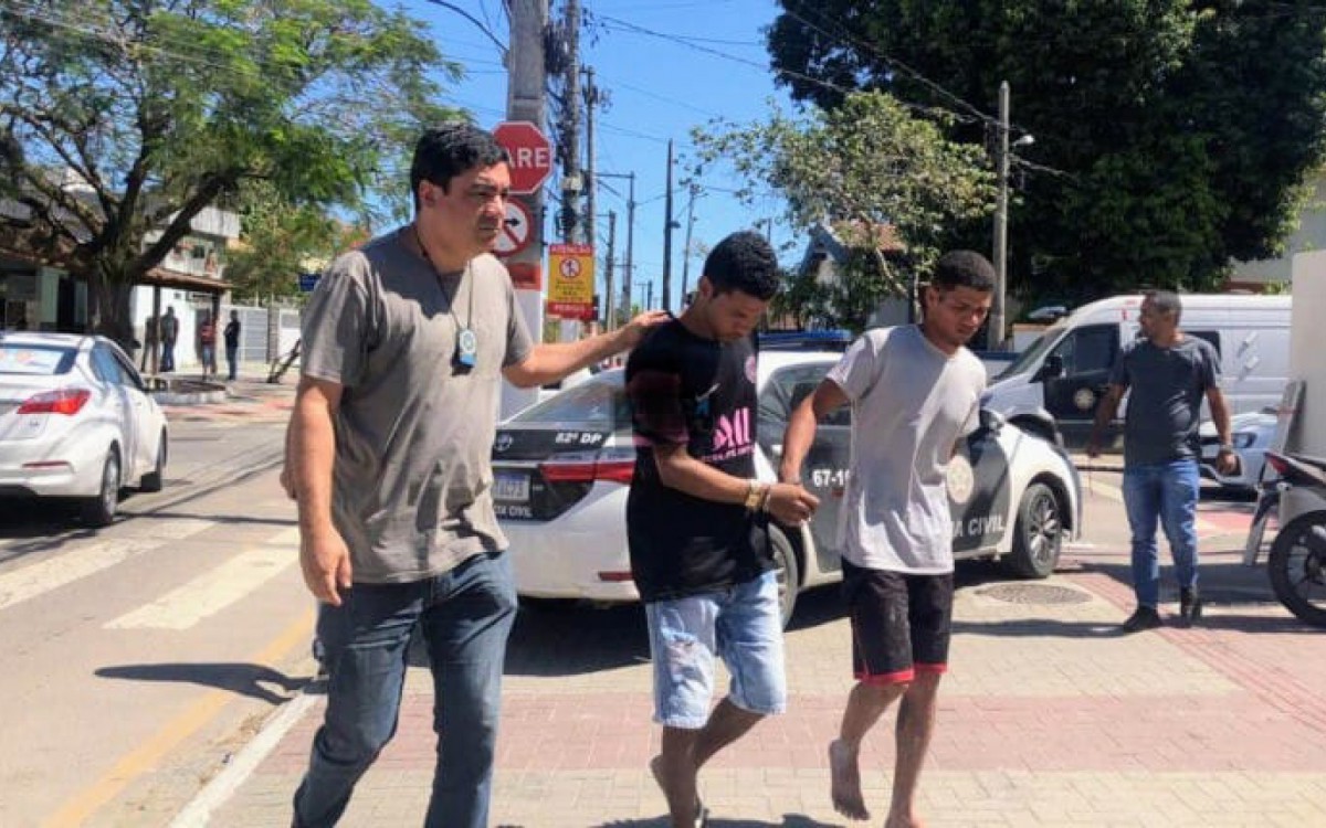 Dupla de criminosos presos ap&oacute;s assaltar casal de idosos dentro de casa.