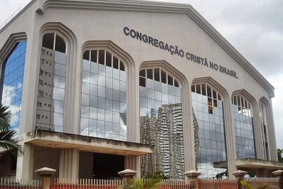 PM atira em homem dentro de igreja após discussão política em Goiânia