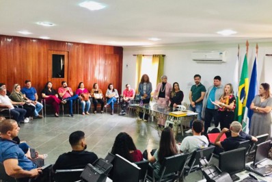 Prefeito empossa novos servidores para diversos setores e prega o melhor para a população