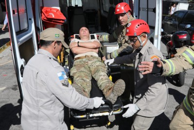 Policial ferido durante explosão em agência bancária tem quadro estável e deixa hospital