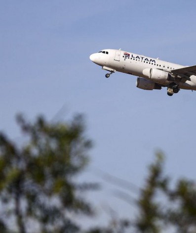 Condições climáticas causaram o cancelamento de voos das três companhias aéreas
