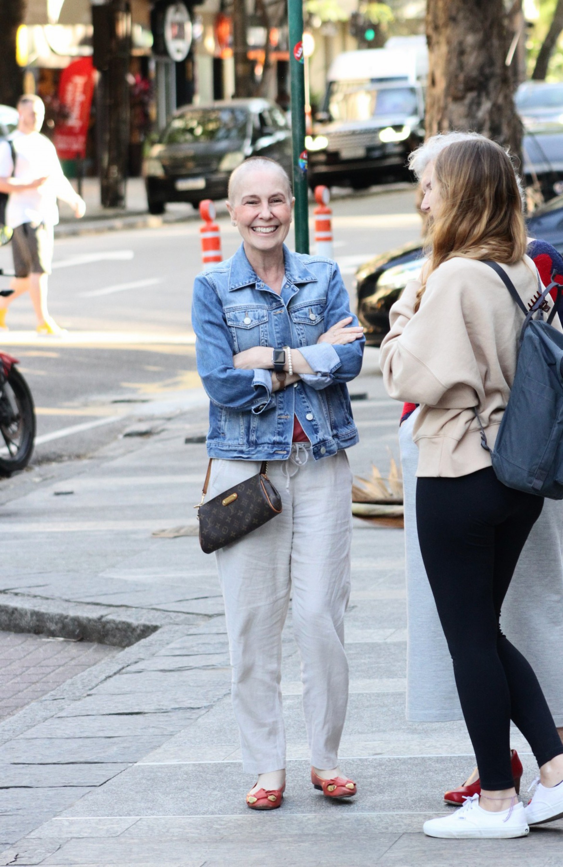 Susana Naspolini passeando com a mãe e a filha - Adão/AgNews