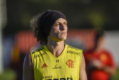 Flamengo acerta renovação de contrato com David Luiz
