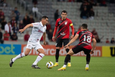Em dia de pouca inspiração, Fluminense joga mal e acaba derrotado por equipe alternativa do Athletico-PR