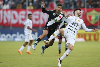Derrota para o Brusque reduz chances do Vasco obter acesso para a Série A