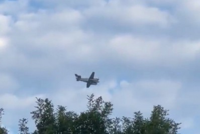 Piloto que ameaçou derrubar avião em loja é detido nos EUA