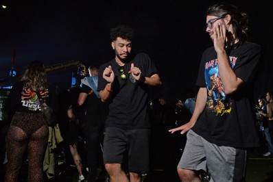 Dia de rock... e funk! Espaço Favela conquista o público