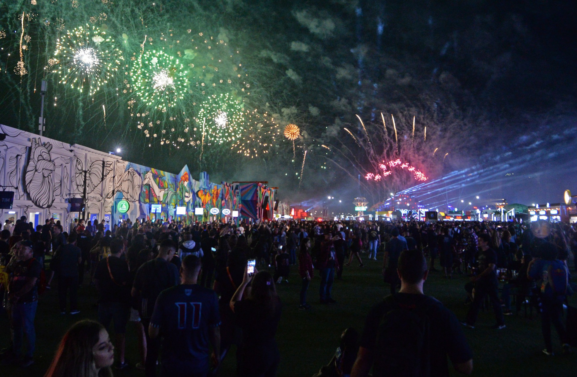 02/09/2022 - ROCKINRIO - Movimentação do publico, durante o primeiro dia do Festival Rock In Rio, realizado na Cidade do Rock, Zona Oeste do Rio de Janeiro, nesta sexta-feira(02).  - Sandro Vox/Agência O Dia      