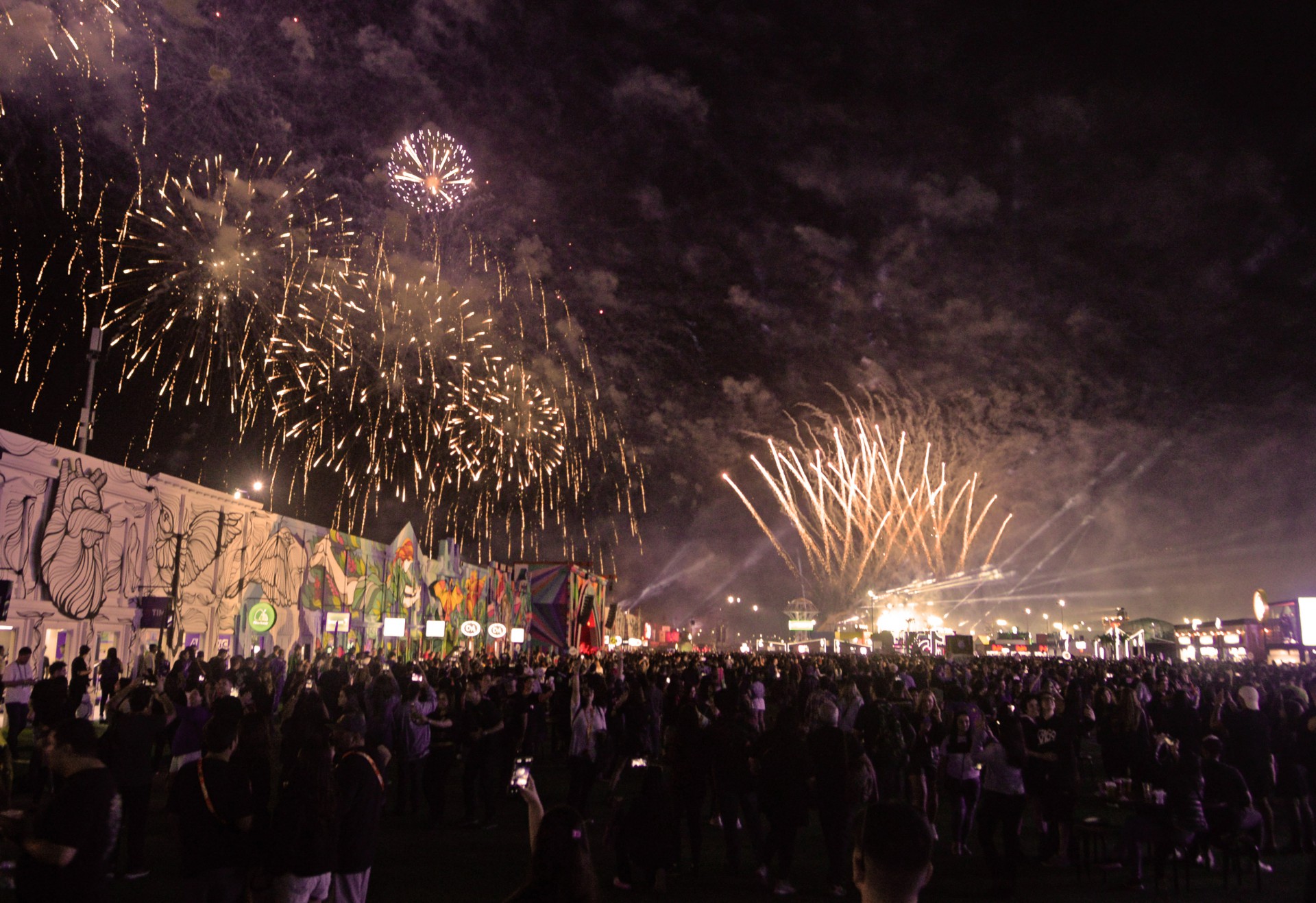 02/09/2022 - ROCKINRIO - Movimentação do publico, durante o primeiro dia do Festival Rock In Rio, realizado na Cidade do Rock, Zona Oeste do Rio de Janeiro, nesta sexta-feira(02).  - Sandro Vox/Agência O Dia      