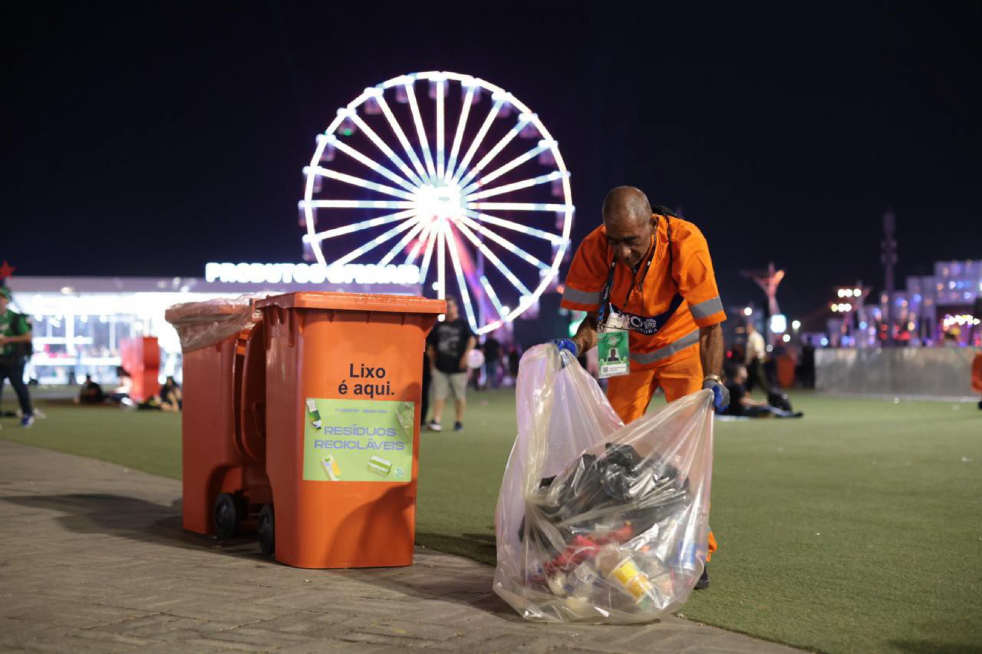 Comlurb atuou na limpeza da Cidade do Rock após segundo dia de festival  - Foto: William Werneck