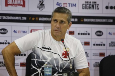 Vasco encaminha acerto com Jorginho; dois profissionais chegarão com o treinador