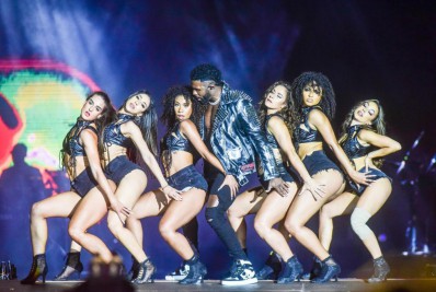 Jason Derulo toca 'Ai Preto' e leva público do Rock in Rio ao delírio