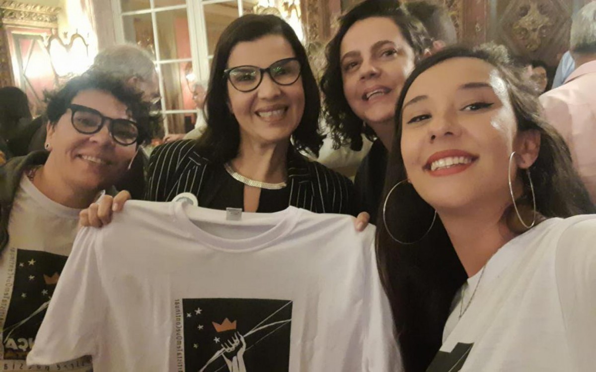 &Agrave; esquerda, Micha Devellard, Daniella Barros, Kamilla Siciliano e Luiza Cruz