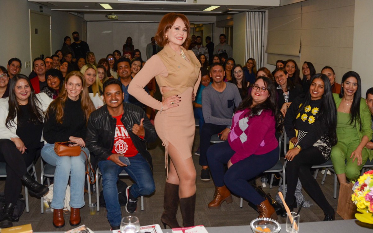 Gaby Spanic participa de encontro com f&atilde;s em S&atilde;o Paulo