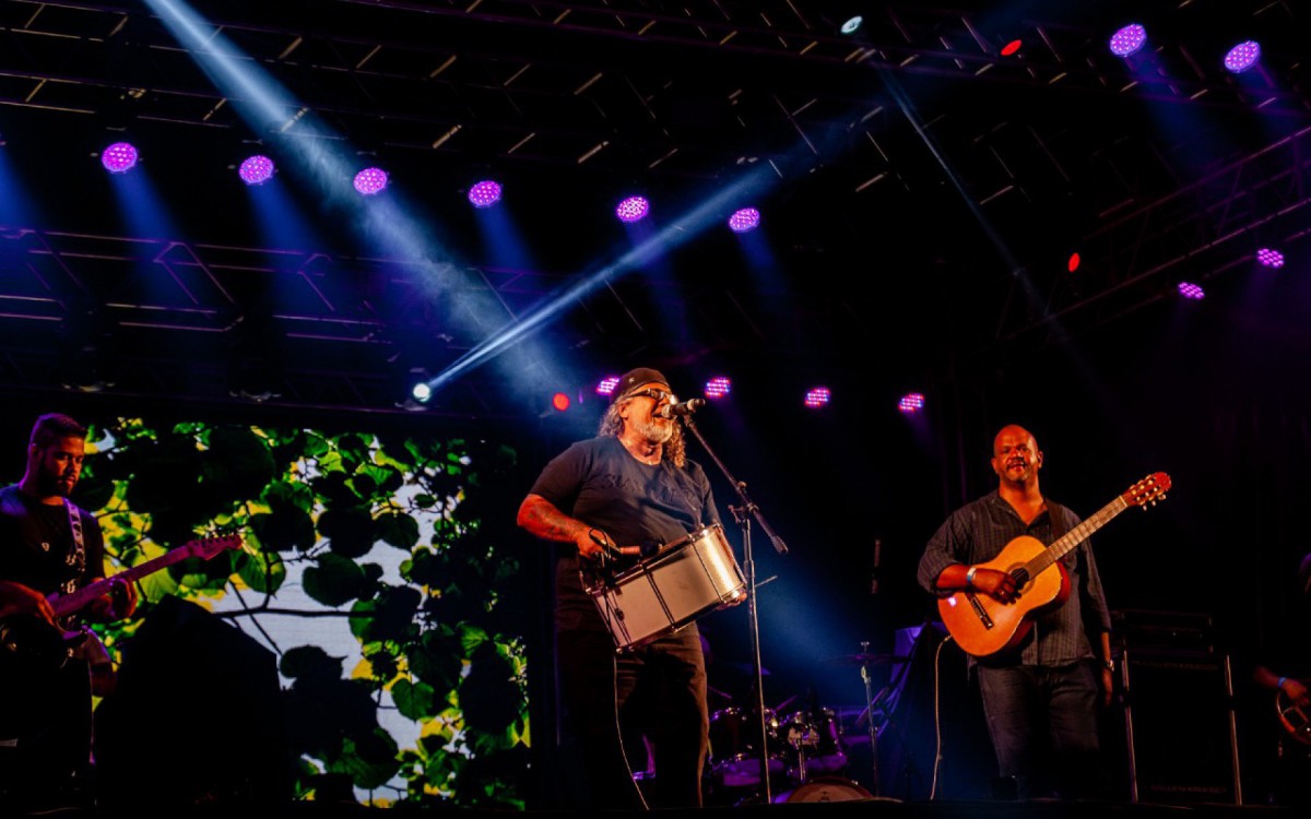 &Iacute;rio Lima e Xand&atilde;o s&atilde;o artistas locais e animaram o p&uacute;blico