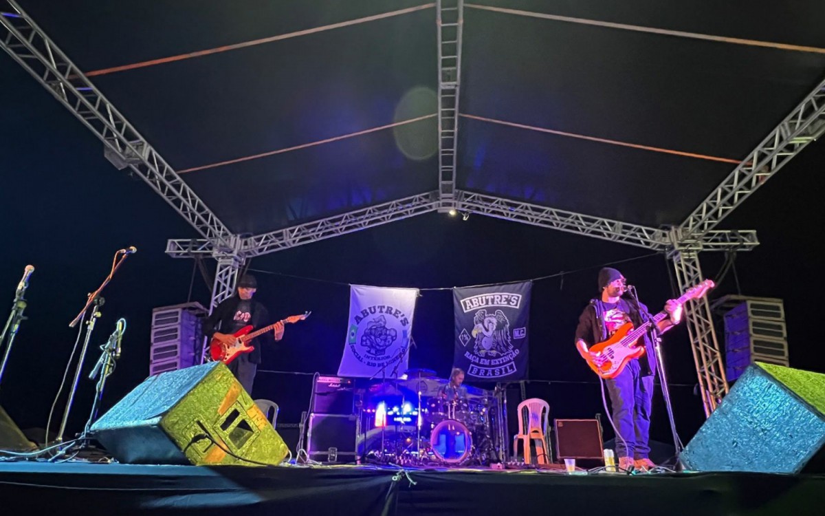 Duas bandas de rock se apresentaram na Festa do Aipim, em Guapimirim
