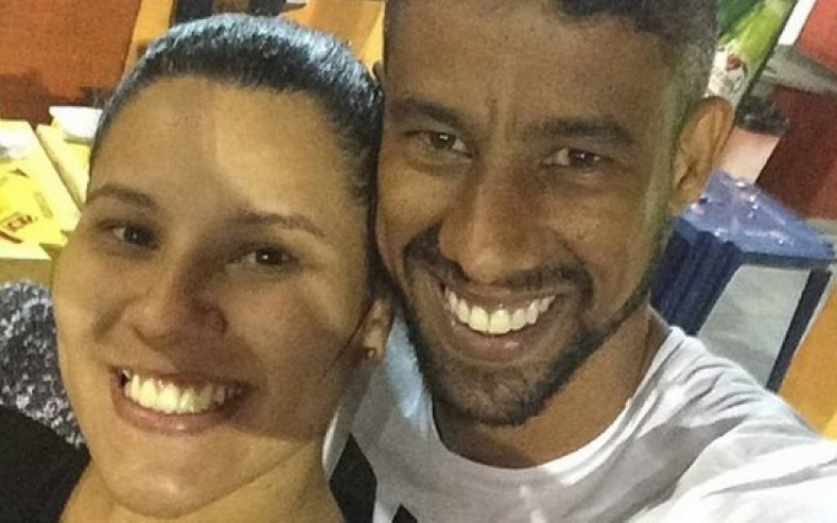 L&iacute;via, irm&atilde; do ex-jogador L&eacute;o Moura, j&aacute; possui passagens pela pol&iacute;cia pelo mesmo crime