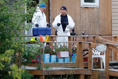 Polícia do Canadá procura suspeitos de matar dez pessoas a facadas