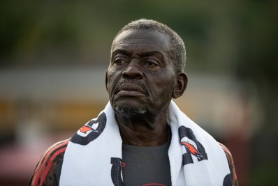 Jogadores homenageiam Denir, massagista do Flamengo que faleceu nesta segunda