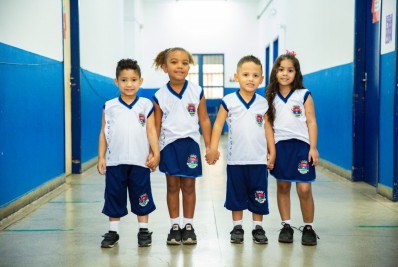 Prefeitura inicia entrega de novos uniformes escolares