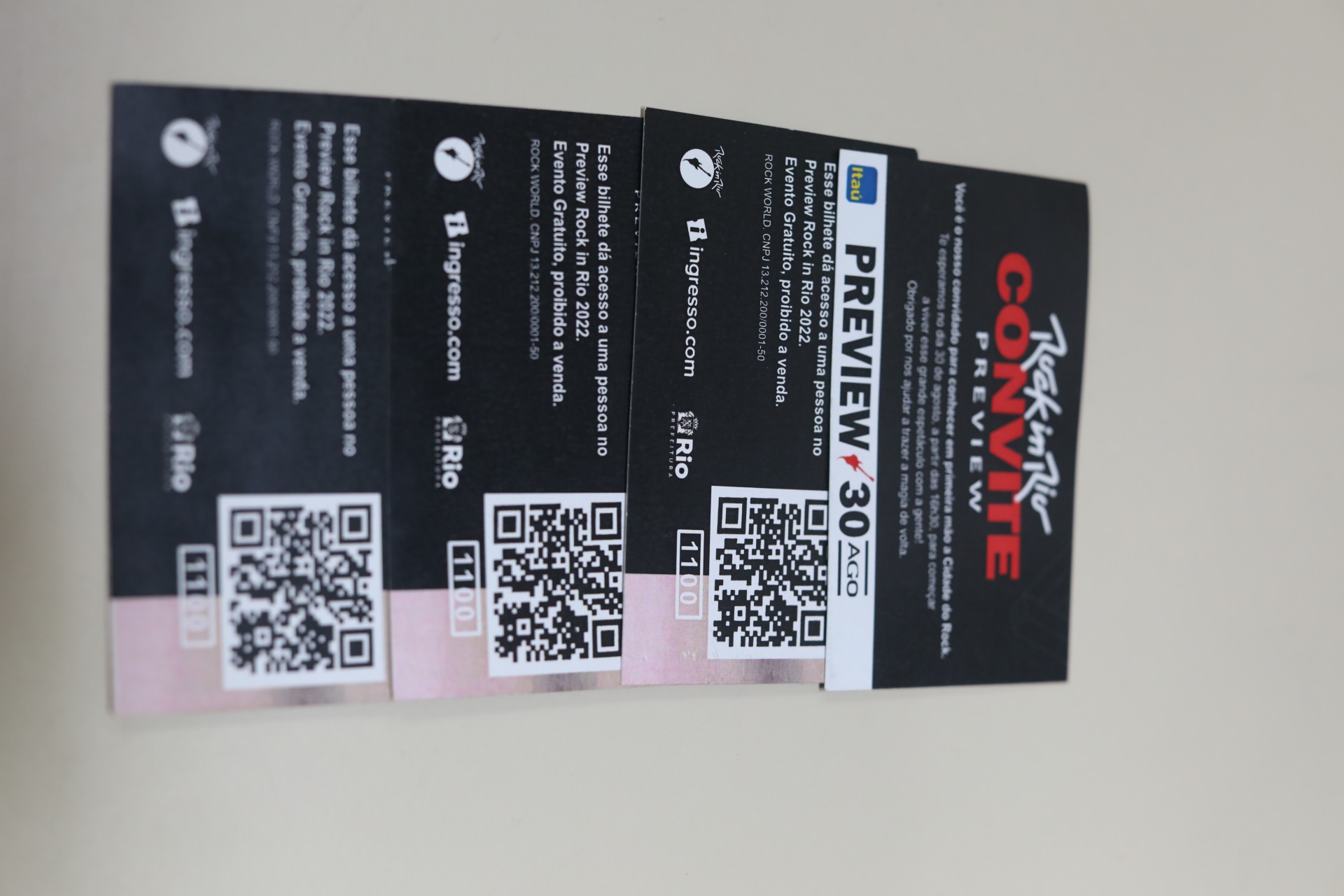 Policiais da 16º DP investigam venda de credenciais falsas do Rock in Rio por Lívia Moura, irmã do jogador Léo Moura. - Pedro Ivo/ Agência O Dia