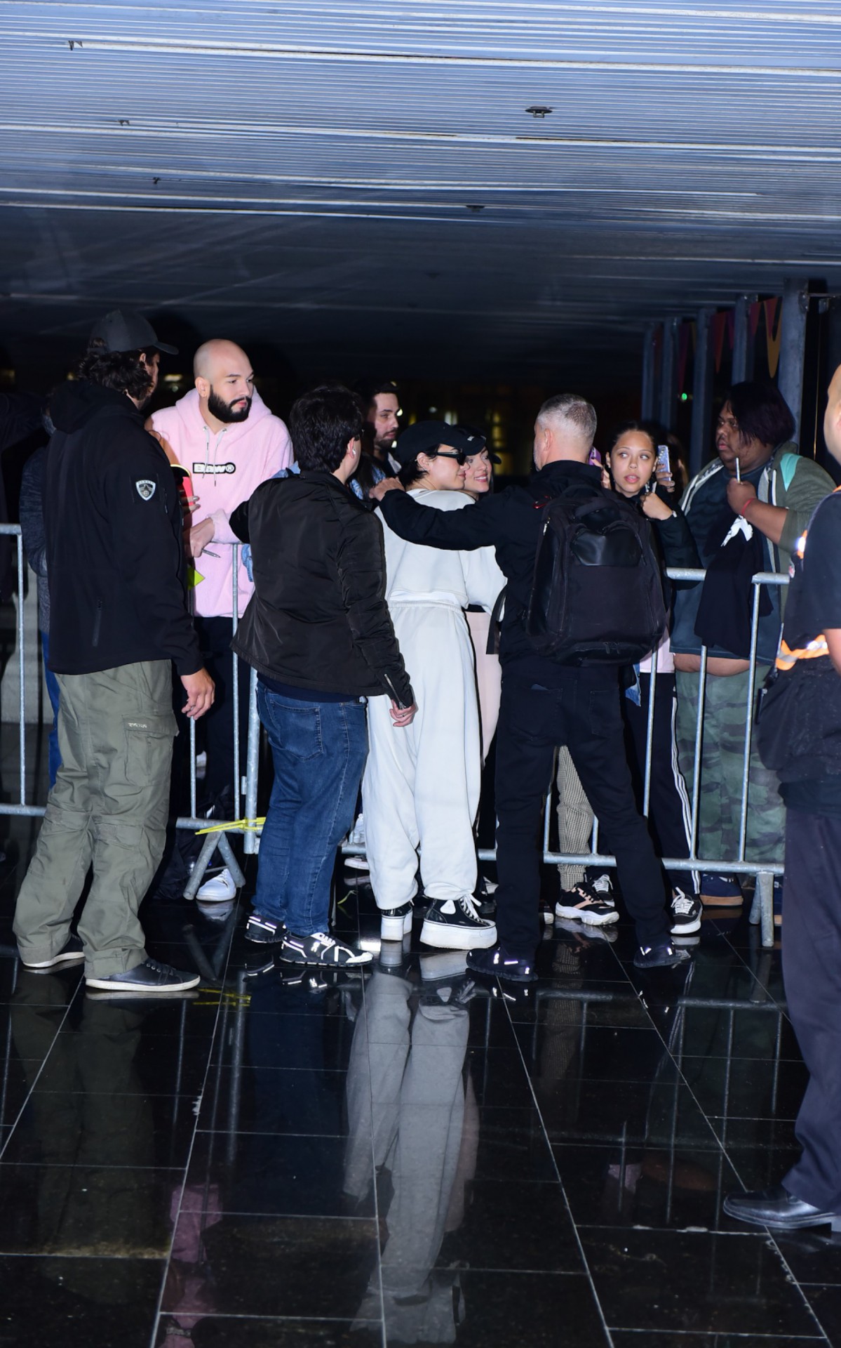 Demi Lovato embarca no aeroporto do Gale&atilde;o, na Ilha do Governador