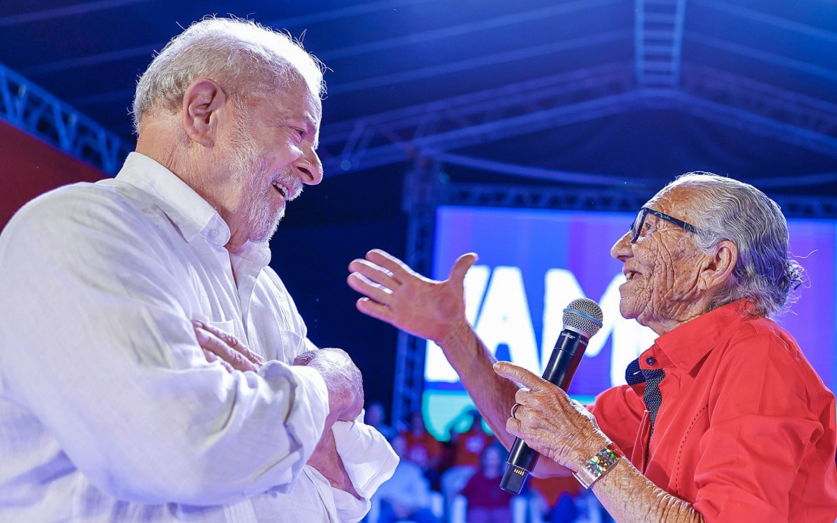 Lula e Dona Buruca durante ato em Serra Talhada