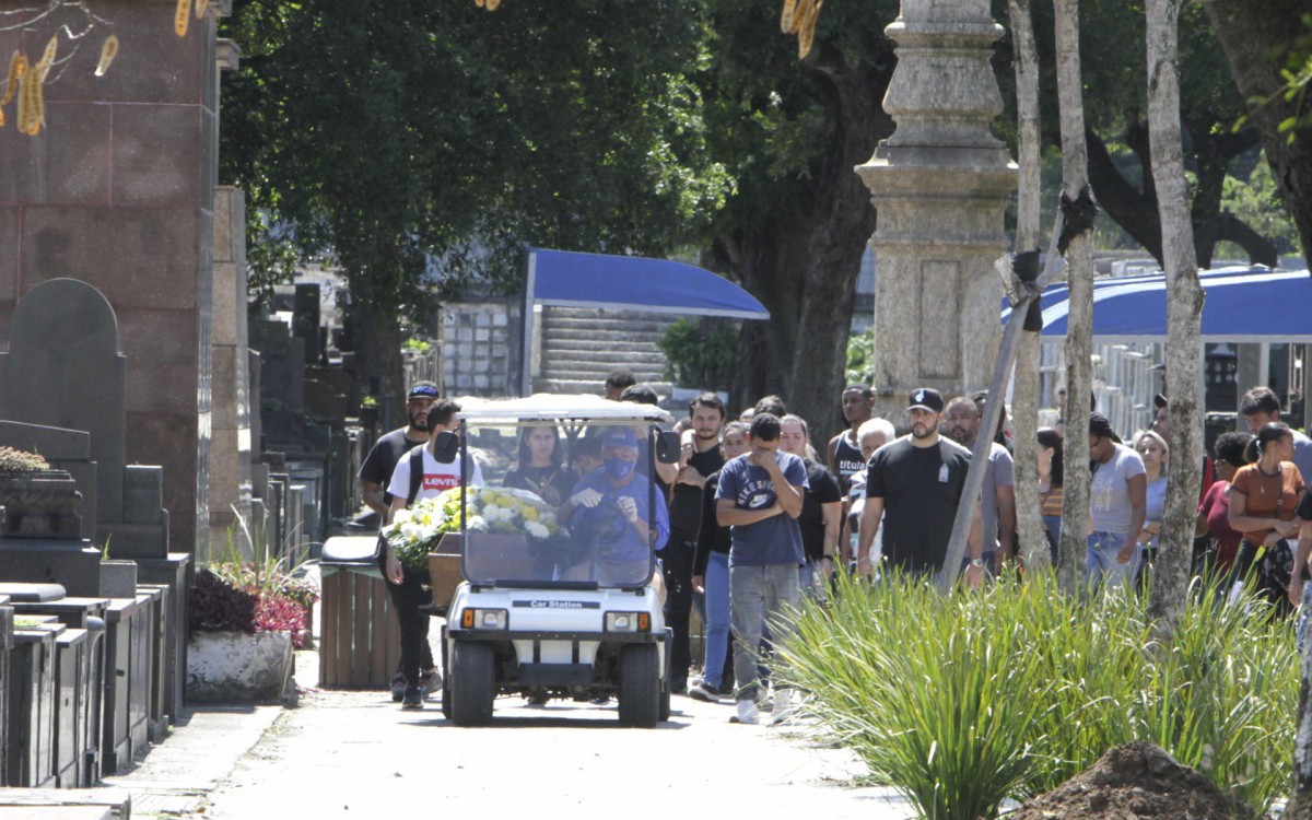 Enterro do técnico de farmácia Daniel dos Santos Campelo do Nascimento, nesta terça-feira (06)