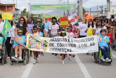 Desfile Cívico no Sargento Roncalli teve a participação de 19 unidades escolares em Belford Roxo