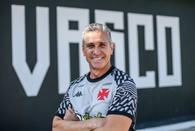 Sob desconfiança, Jorginho assume o Vasco credenciado por acessos na Série B